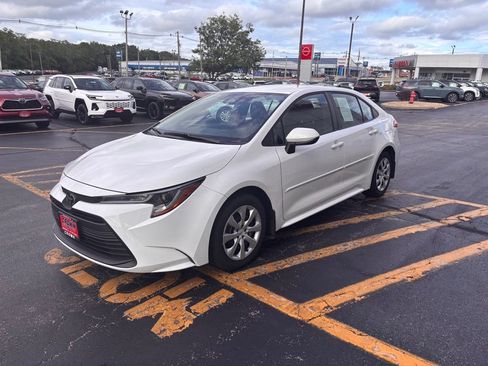 Used 2024 Toyota Corolla LE FWD image 7