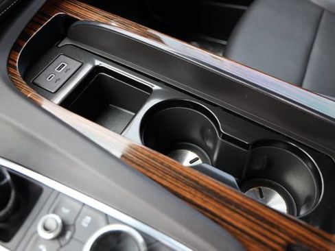 Used 2022 Cadillac Escalade Luxury RWD image 26