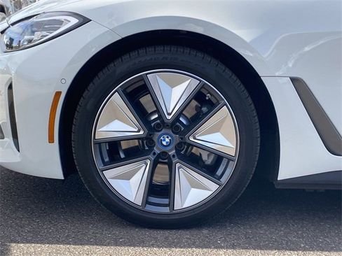 Used 2024 BMW i4 eDrive35 w/ Premium Package image 10