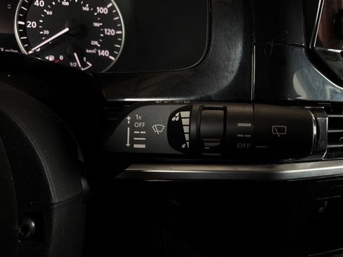 Used 2025 Nissan Pathfinder SV FWD image 37