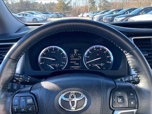 Used 2015 Toyota Highlander Limited Platinum image 25