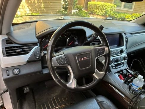 Used 2020 GMC Yukon SLT w/ Premium Edition RWD image 3