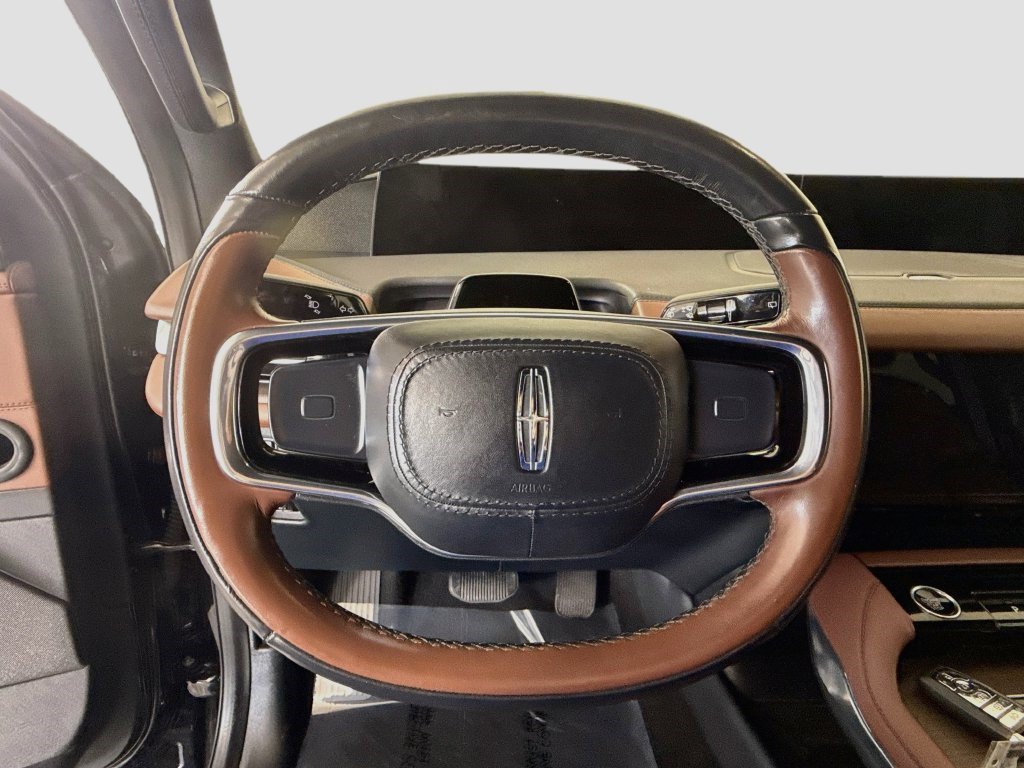 Used 2025 Lincoln Navigator Reserve AWD/4WD image 12
