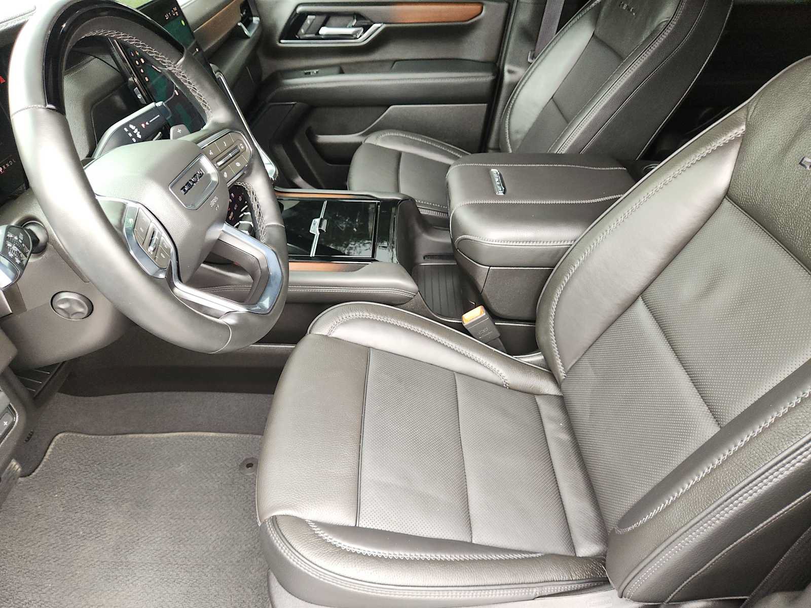 Used 2026 GMC Yukon XL Denali w/ Denali Reserve Package AWD/4WD image 14