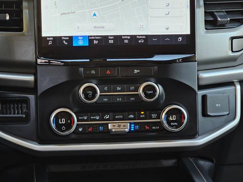 Used 2024 Ford Expedition XLT image 24