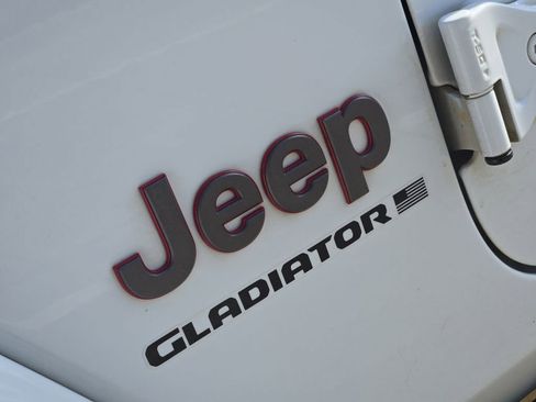 Used 2023 Jeep Gladiator Rubicon w/ Trailer Tow Package AWD/4WD image 12