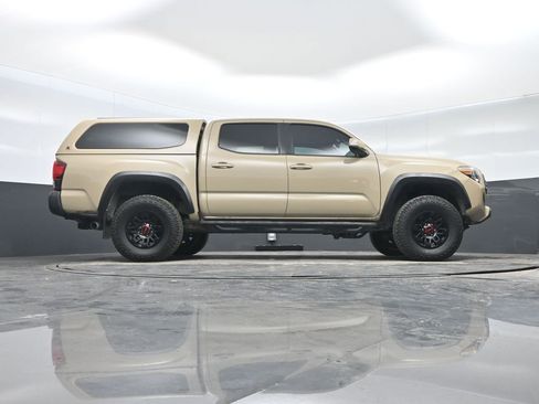 Used 2019 Toyota Tacoma TRD Off-Road image 31