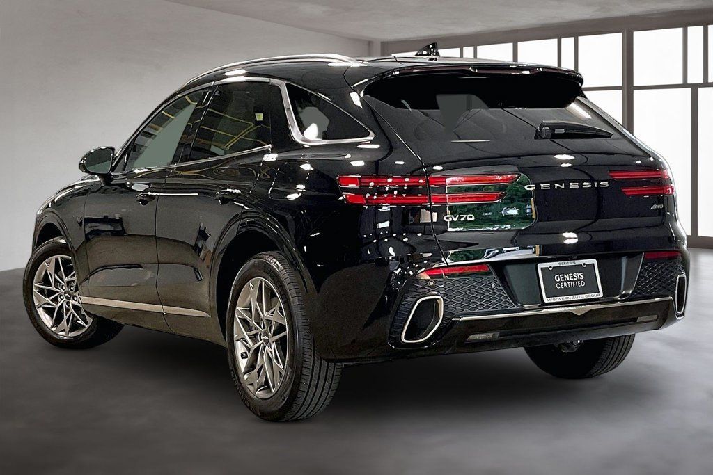 Used 2024 Genesis GV70 2.5T AWD/4WD image 4