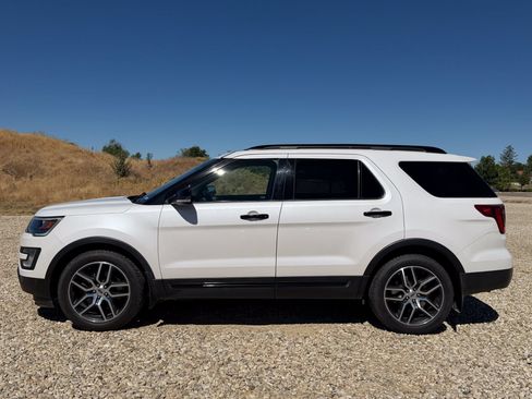 Used 2017 Ford Explorer Sport AWD/4WD image 4