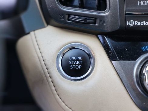 Used 2014 Toyota RAV4 Limited AWD/4WD image 24