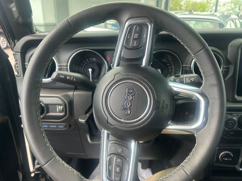 Used 2023 Jeep Wrangler Unlimited Sahara AWD/4WD image 16