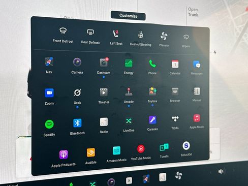 Used 2023 Tesla Model Y Long Range image 31