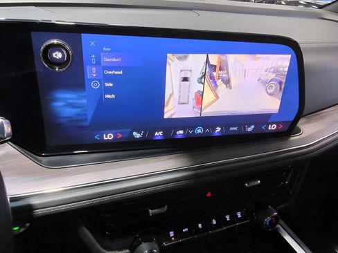 Used 2025 Chevrolet Suburban Z71 AWD/4WD image 28