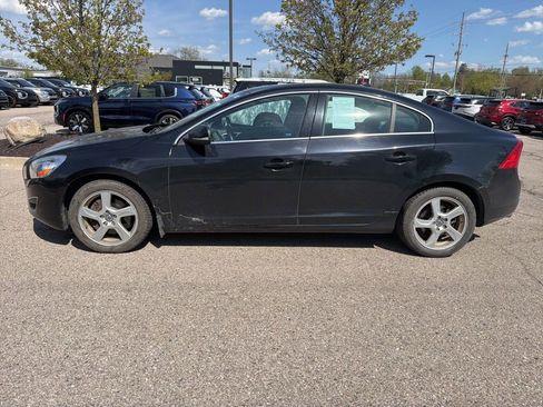 Used 2012 Volvo S60 T5 w/ Climate Pkg FWD image 2