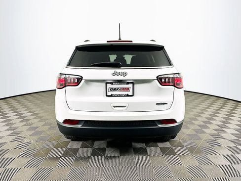 Used 2022 Jeep Compass Latitude image 9