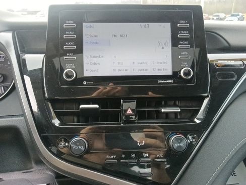 Used 2024 Toyota Camry SE image 21