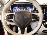 Used 2020 Chrysler Pacifica Limited image 3