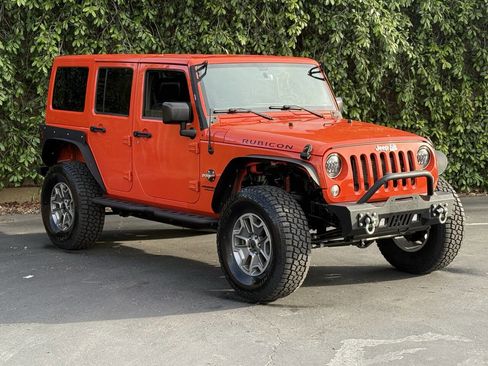 Used 2015 Jeep Wrangler Unlimited Rubicon w/ Connectivity Group image 3