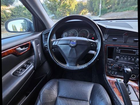 Used 2005 Volvo S60 2.5T image 31