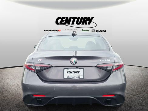 Used 2024 Alfa Romeo Giulia Veloce AWD/4WD image 5