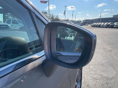 Used 2017 Chrysler Pacifica Limited image 11