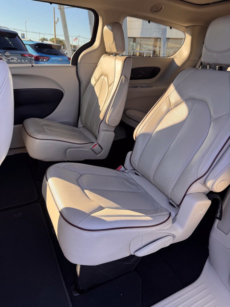 Used 2019 Chrysler Pacifica Limited FWD image 11