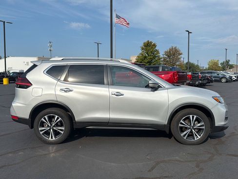 Used 2020 Nissan Rogue SV w/ Premium Package AWD/4WD image 6