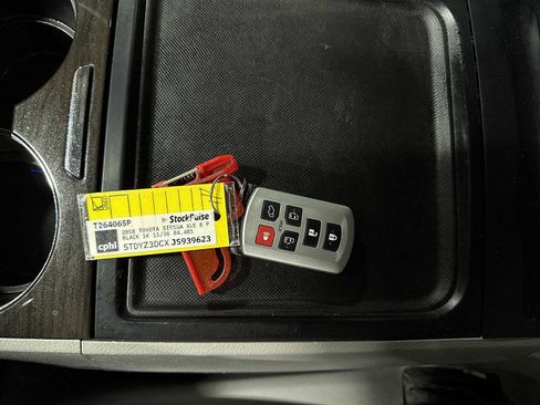 Used 2018 Toyota Sienna XLE w/ XLE Navigation Package image 35
