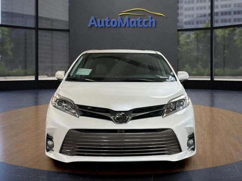 Used 2020 Toyota Sienna Limited image 2