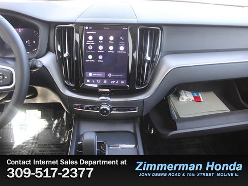 Used 2025 Volvo XC60 B5 Core AWD/4WD image 16