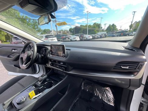 Used 2024 Nissan Rogue SV AWD/4WD image 18