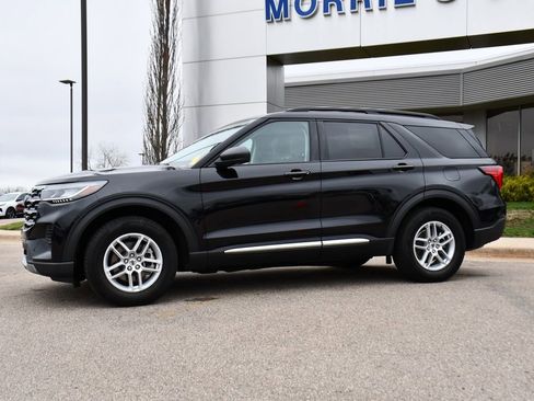 Used 2025 Ford Explorer Active AWD/4WD image 2