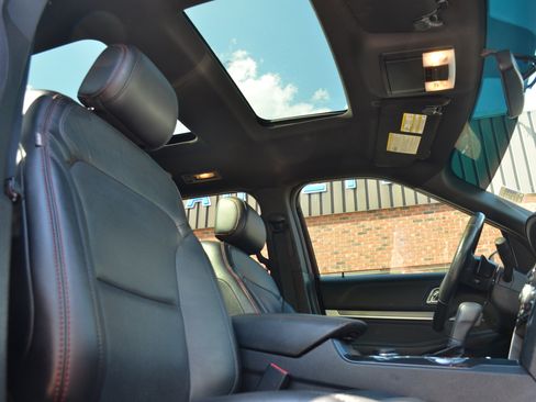 Used 2017 Ford Explorer Sport AWD/4WD image 28