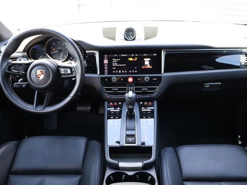 Used 2024 Porsche Macan AWD/4WD image 21