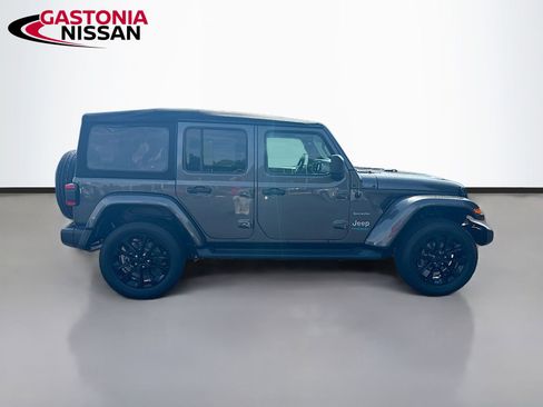Used 2022 Jeep Wrangler Unlimited Sahara w/ Cold Weather Group AWD/4WD image 10