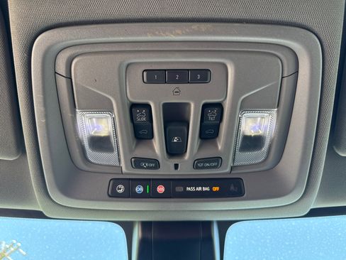 Used 2022 GMC Sierra 3500 Denali w/ Denali Ultimate Package AWD/4WD image 11