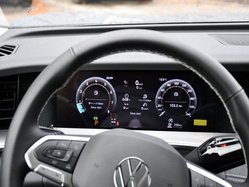 New 2026 Volkswagen Tiguan SE FWD image 23
