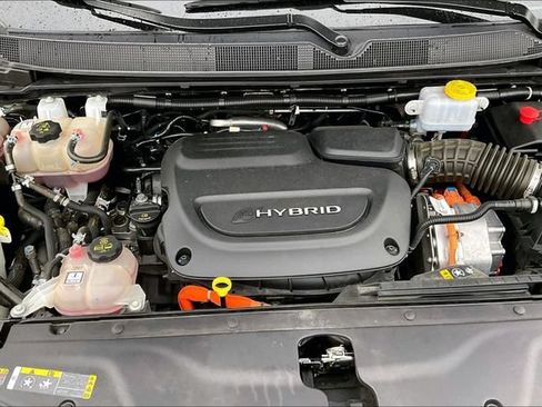 Used 2024 Chrysler Pacifica Limited FWD image 28