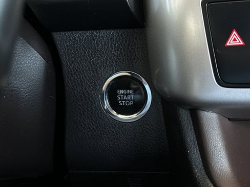 Used 2018 Toyota Highlander XLE w/ Carpet Mat Package (TMS) FWD image 22