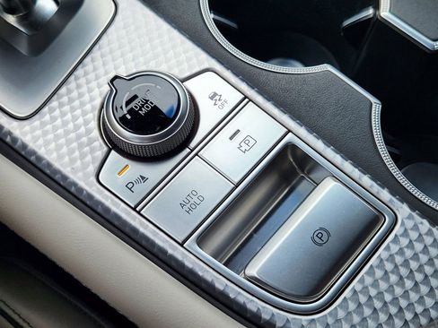 Used 2023 Genesis G70 3.3T w/ Sport Prestige Package image 17