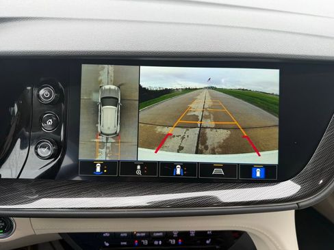 Used 2022 Buick Envision Essence w/ Technology Package I image 42