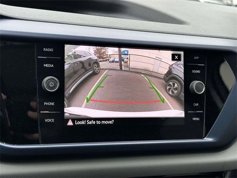 Certified 2022 Volkswagen Taos SE w/ Panoramic Sunroof Package image 32