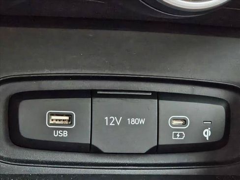 Certified 2024 Hyundai Venue Limited FWD image 22