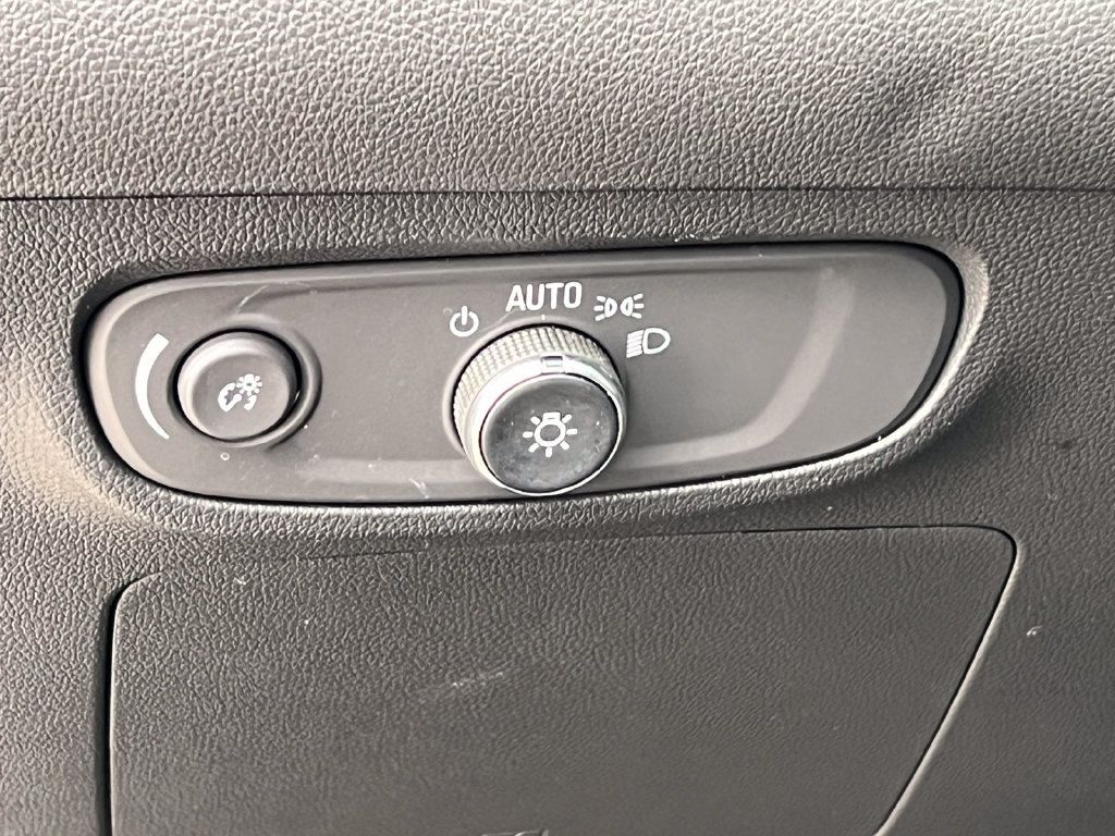Used 2024 Buick Encore GX Preferred AWD/4WD image 17
