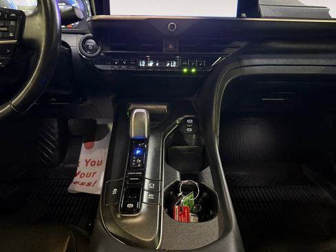 Used 2023 Toyota Crown Limited image 15