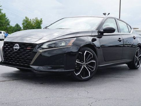 Certified 2025 Nissan Altima 2.5 SR image 2