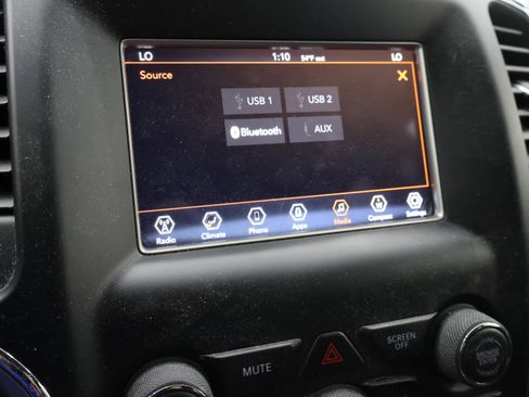 Used 2019 Jeep Grand Cherokee Laredo image 51