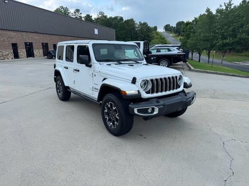 Used 2024 Jeep Wrangler Unlimited Sahara AWD/4WD image 7