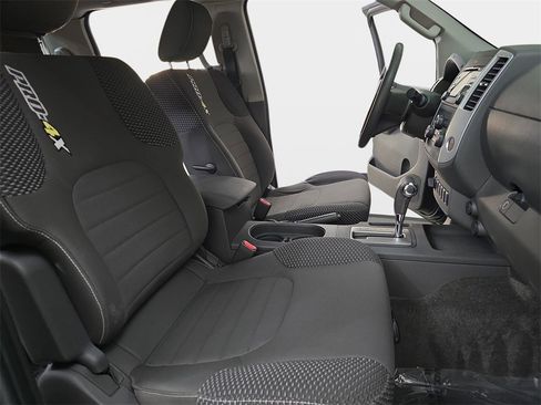 Used 2014 Nissan Frontier PRO-4X image 12