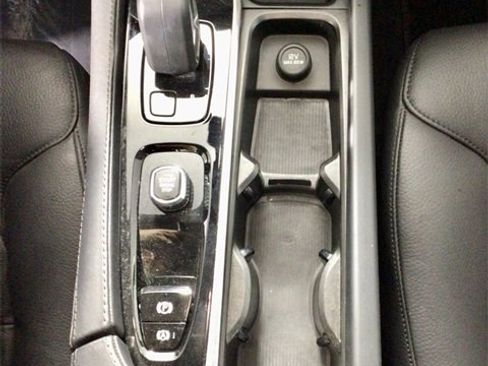 Used 2024 Volvo XC90 B6 Plus image 27